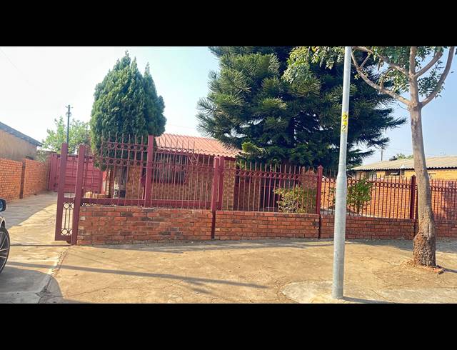 2 BEDROOM HOUSE FOR SALE IN MABOPANE  UNIT B